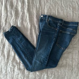 Gap True Skinny High Rise - Size 29